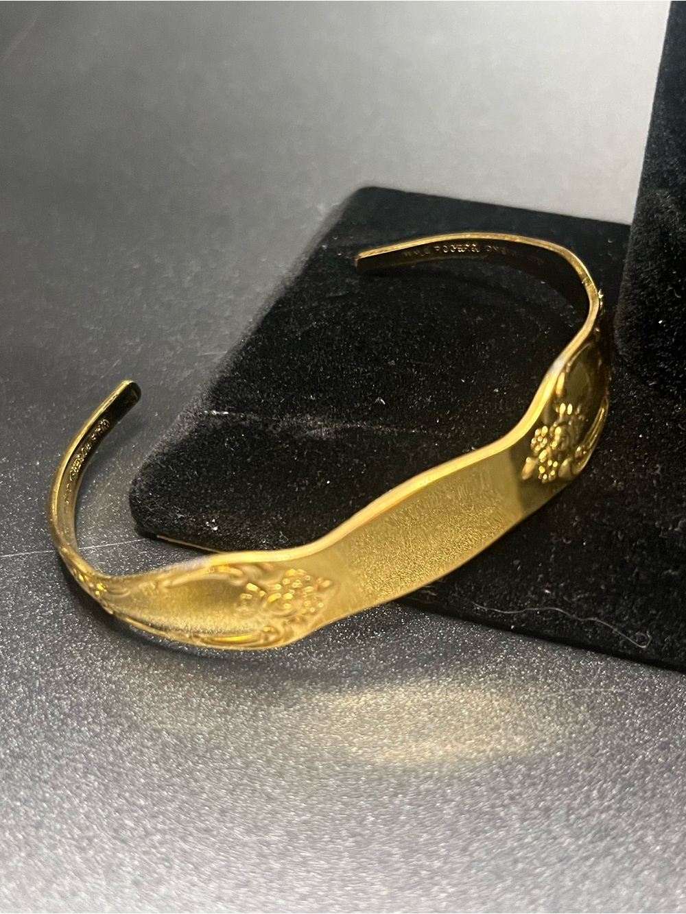 Wm A Rogers Oneida Gold Tone Spoon Cuff Bracelet - Picture 4 of 8